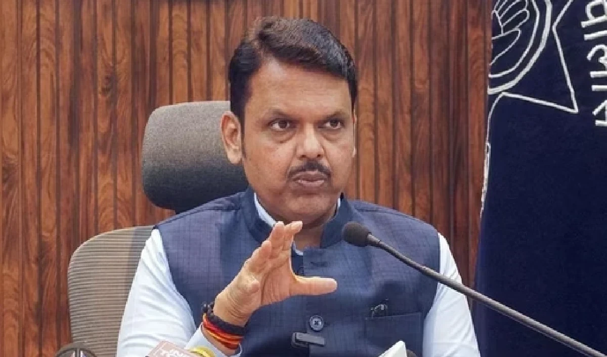 Fadnavis ने सत्तारूढ़ दलों के प्रत्याशियों को पैसे भेजने संबंधी पवार की टिप्पणी को खारिज किया