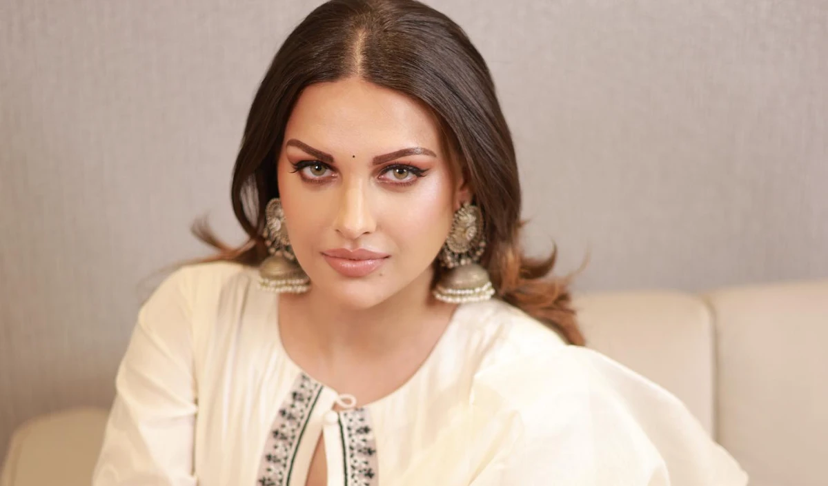 Himanshi Khurana के पिता सरकारी अधिकारी से कथित तौर पर दुर्व्यवहार करने के आरोप में गिरफ्तार