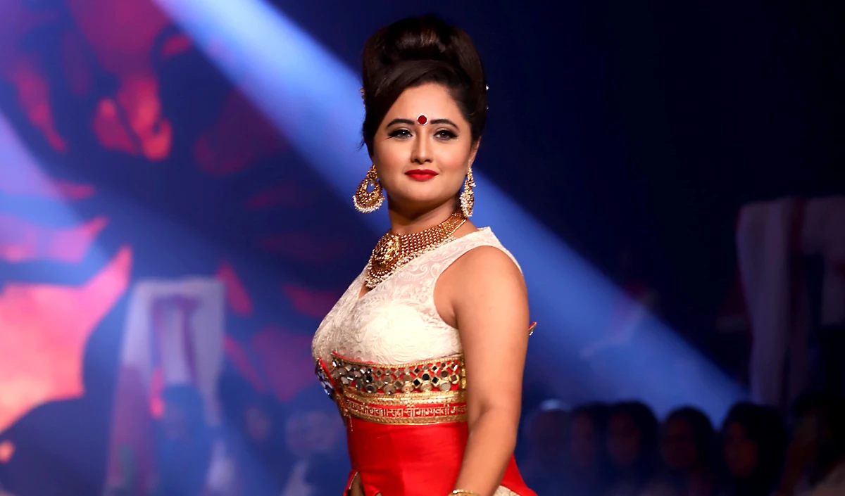 Bollywood Wrap Up | Rashami Desai ने बयां किया कास्टिंग काउच का दर्द, नेहा कक्कड़ के एक्स बॉयफ्रेंड Himansh Kohli ने की शादी