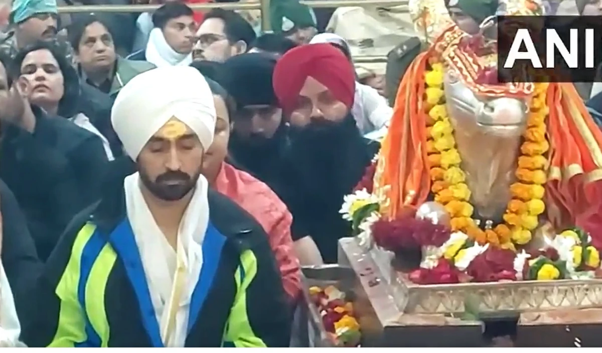 महाकाल के दर्शन के लिए उज्जैन पहुंचे Diljit Dosanjh, महाकालेश्वर मंदिर की भस्म आरती में हुए शामिल | Video