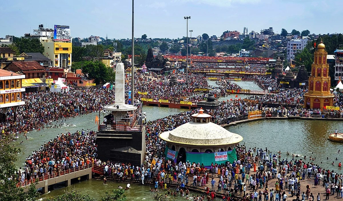 Maha Kumbh 2025: परिवार के साथ महाकुंभ मेले में घूमने का बना रहे प्लान तो इन बातों का रखें खास ख्याल