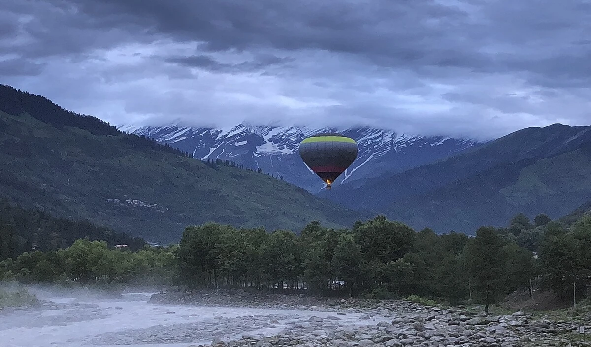 Travel Tips: रहस्यों से भरा है उत्तराखंड का ये खूबसूरत हिल स्टेशन, कहा जाता है ‘परियों का देश’