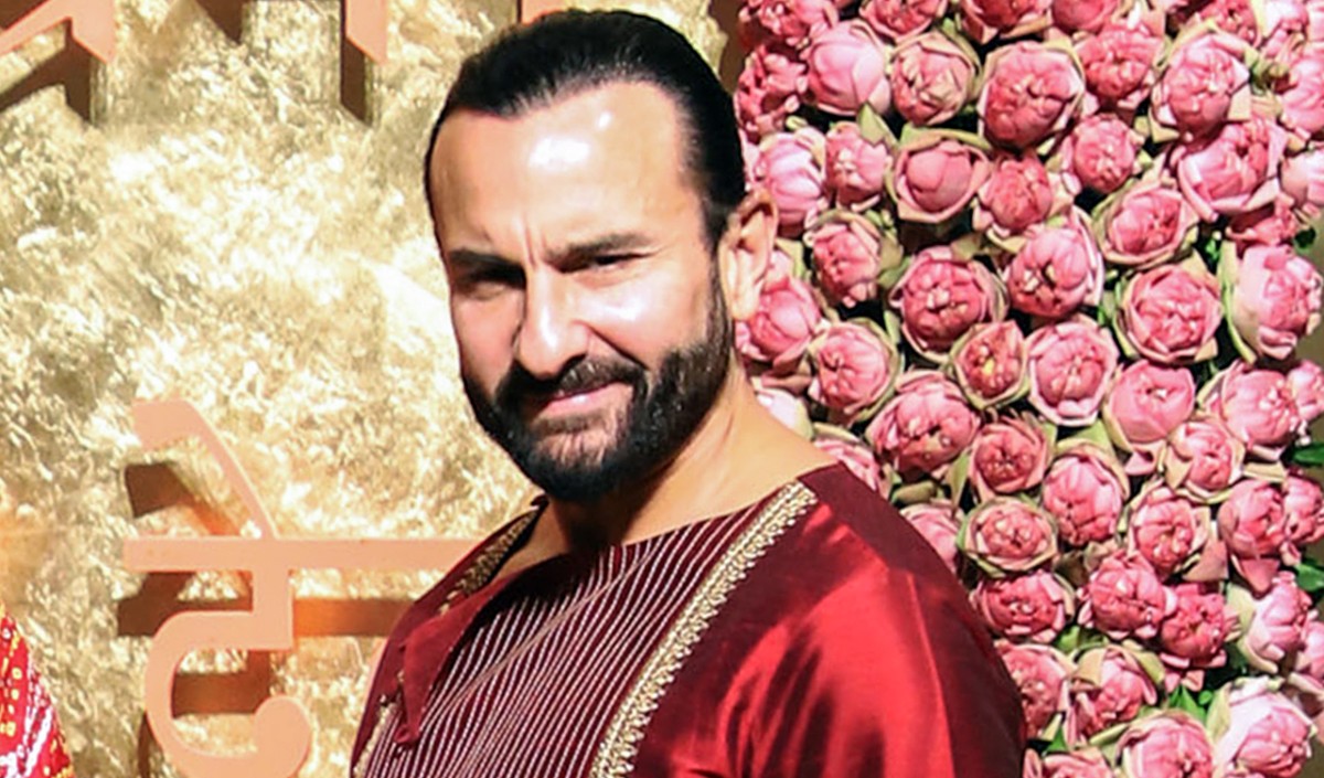 Saif Ali Khan Attacked | सैफ अली खान पर धारदार हथियार से हमला, घर में घुसे लुटेरे ने किए 6 वार, एक्टर लीलावती अस्पताल में भर्ती