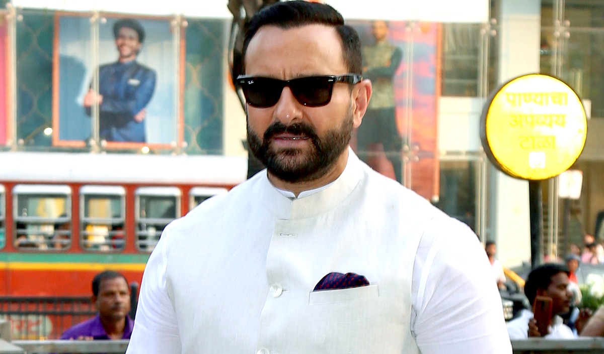 Saif Ali Khan Stabbed | सैफ अली खान पर वार करने वाला घर के अंदर ही था?? CCTV  फुटेज से हमलावर के बारे में बड़ी जानकारी मिली