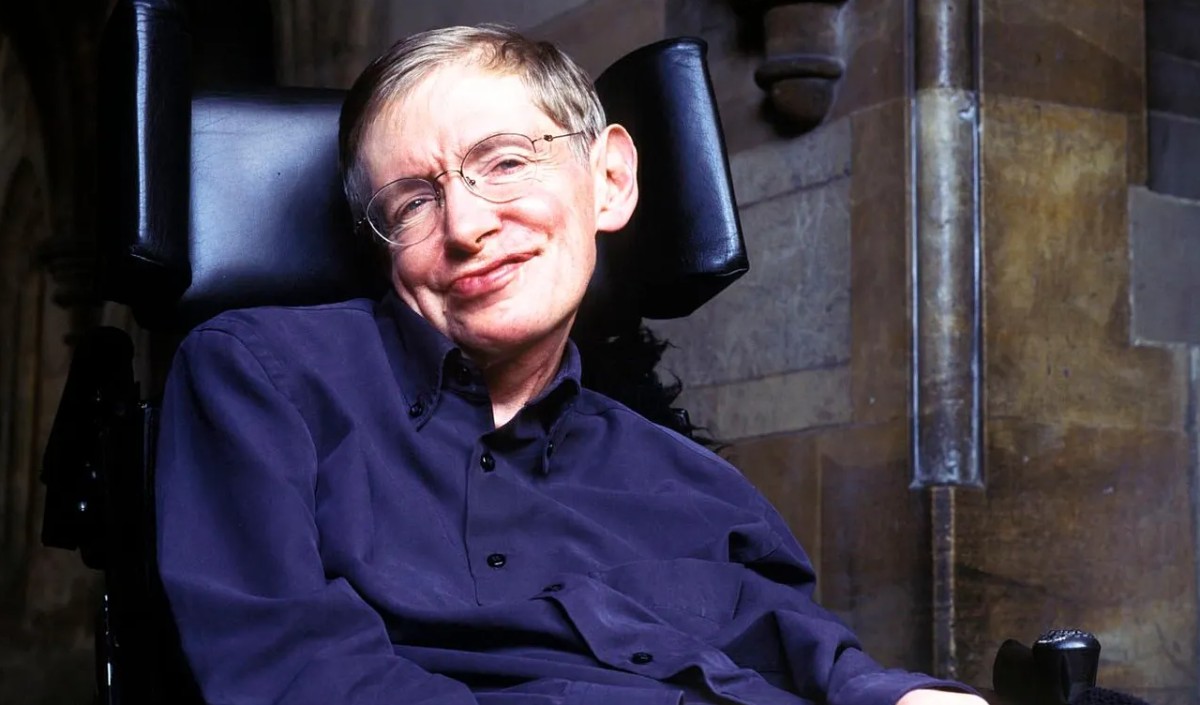 फिजिक्स नहीं बल्कि गणित में महारथ हासिल करना चाहते थे Stephen Hawking, 21 साल की उम्र में हो गए थे लाइलाज बीमारी से पीड़ित