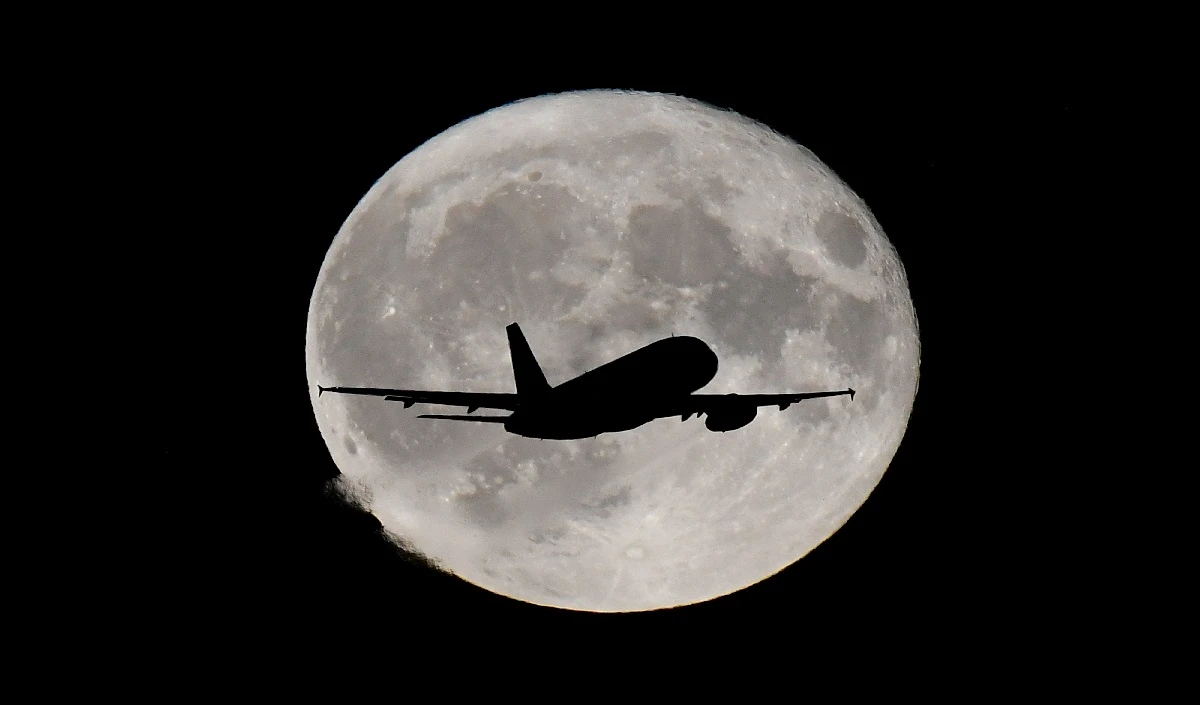 Heathrow Airport पर आंशिक रूप से शुरू हुआ परिचालन, आग लगने से रद्द हुई थी कई फ्लाइट