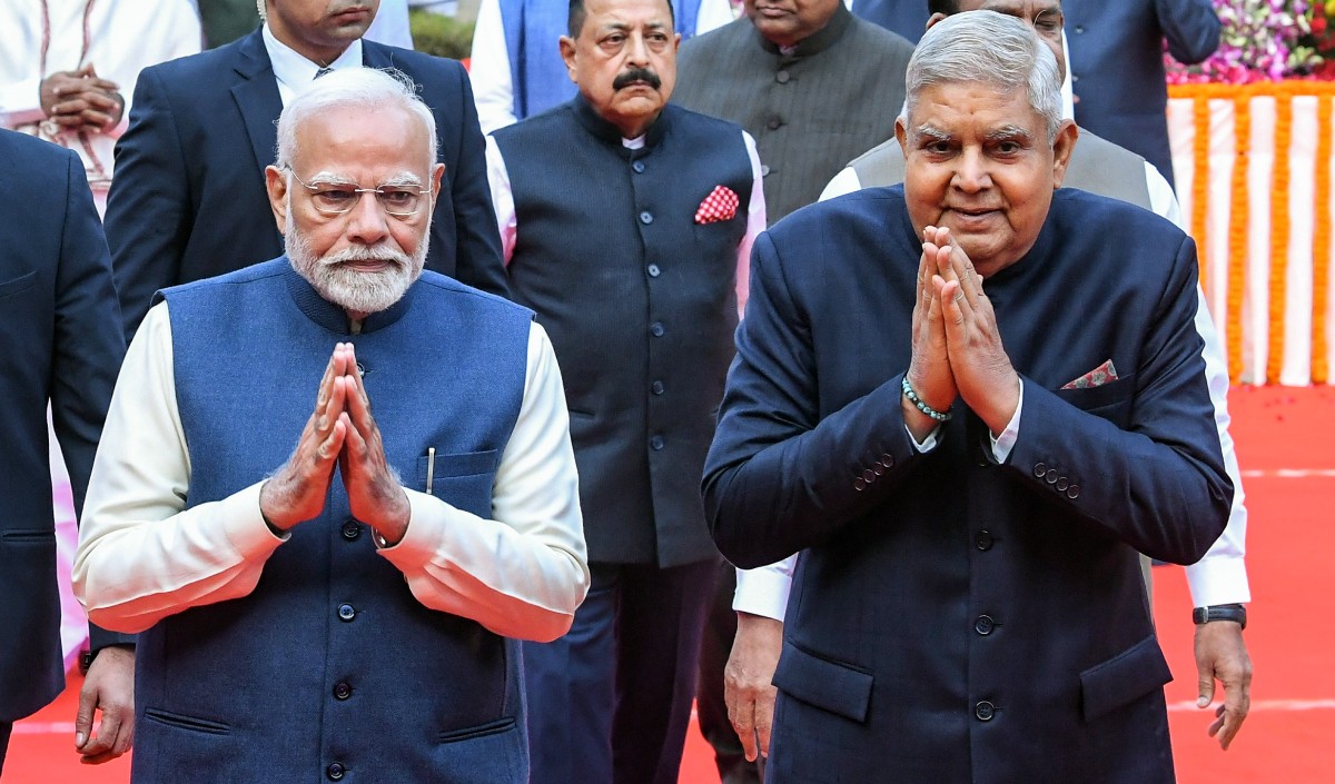 AIIMS में भर्ती उपराष्ट्रपति Jagdeep Dhankhar की हालत स्थिर, हालचाल जानने पहुंचे PM Modi