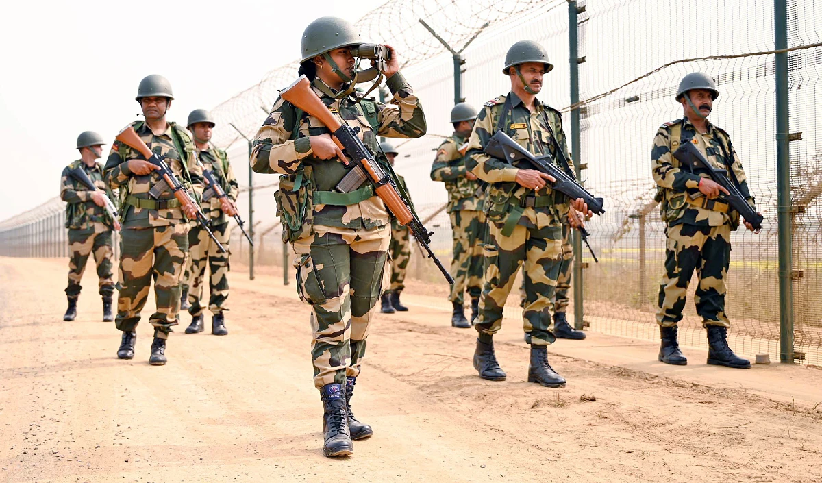 गलती से सीमा पार करने के बाद बीएसएफ जवान को पाकिस्तान ने अपनी हिरासत में लिया: सूत्र