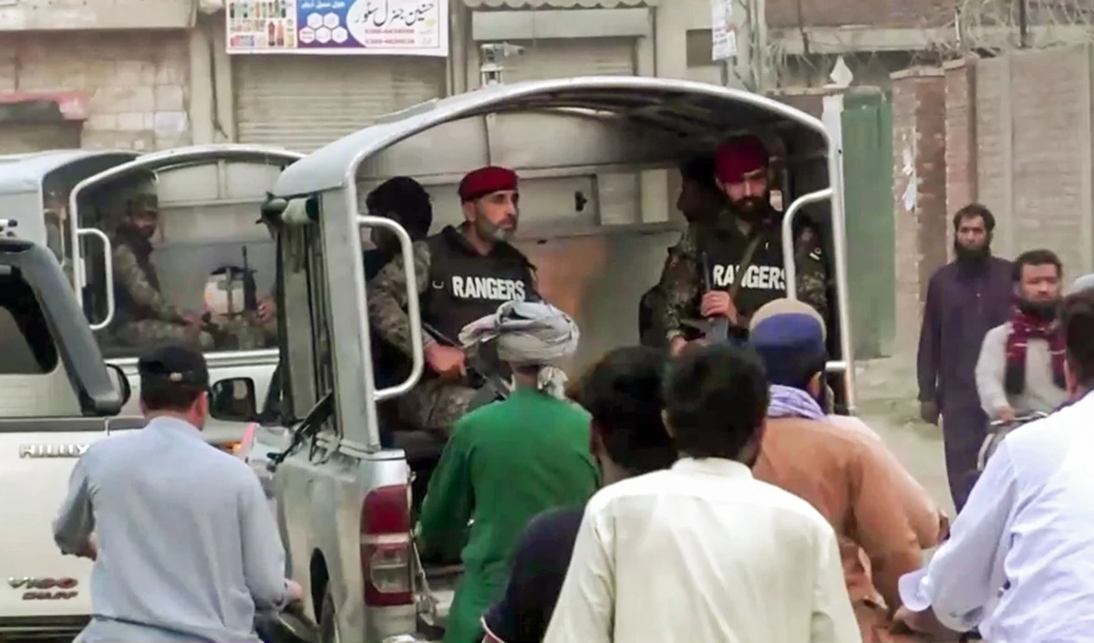 Video | लाहौर में सैन्य हवाई अड्डे के बाहर हुए तीन विस्फोट, बजने लगे सायरन, ‘ऑपरेशन सिंदूर’ के बाद फिर से दहली पाकिस्तान की धरती