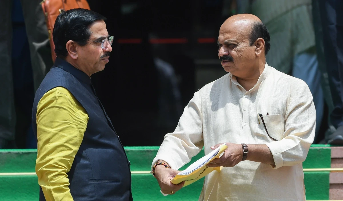 पत्थर जहां भी फेंके जाएं वहां वक्फ की ज़मीन है…कर्नाटक हाईकोर्ट ने पूर्व मुख्यमंत्री बसवराज बोम्मई के खिलाफ FIR रद्द की