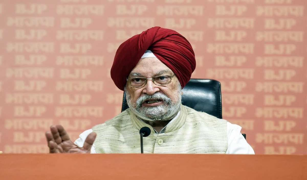 गैर-बीजेपी राज्यों में पेट्रोल-डीज़ल 7 से 8 रुपये महंगा, हरदीप पुरी का ममता बनर्जी पर परोक्ष निशाना