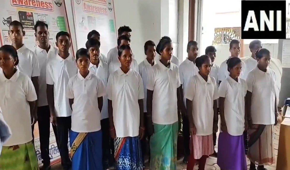 Chhattisgarh: 8 महिलाओं सहित 22 नक्सलियों ने किया आत्मसमर्पण, 37.5 लाख रुपये का था इनाम