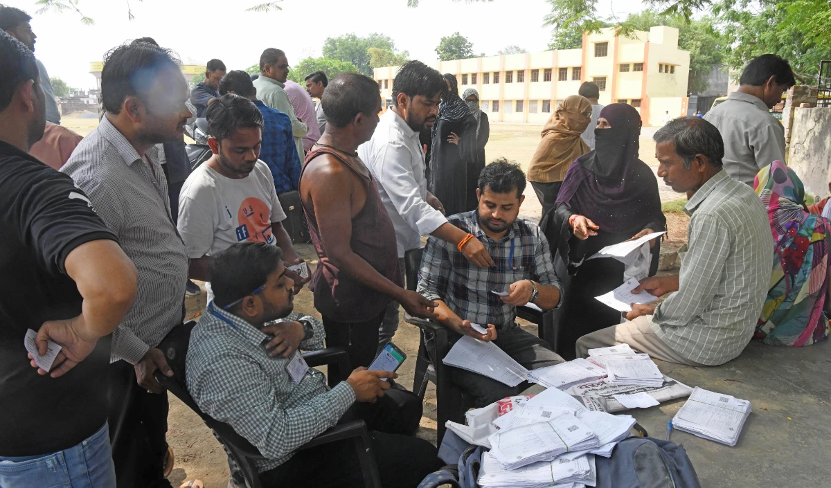 18 लाख मृतकों के नाम, 7 लाख ने दो जगह वोट बनाए…बिहार में चल रहे SIR में आई चौंकाने वाली जानकारी