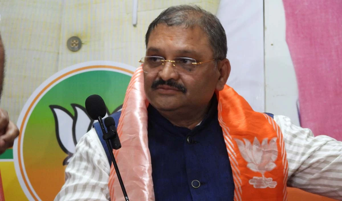 अमित शाह का गला काटकर मेज पर रख देने मोइत्रा के बयान पर भाजपा सांसद संतोष पाण्डेय का तीखा पलटवार