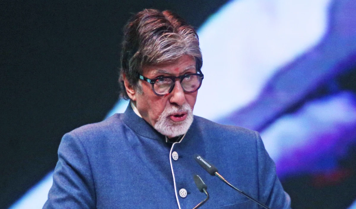 Kaun Banega Crorepati 17 के प्रतिभागी से प्रभावित होकर Amitabh Bachchan ने प्रशंसकों को हेलमेट बांटे