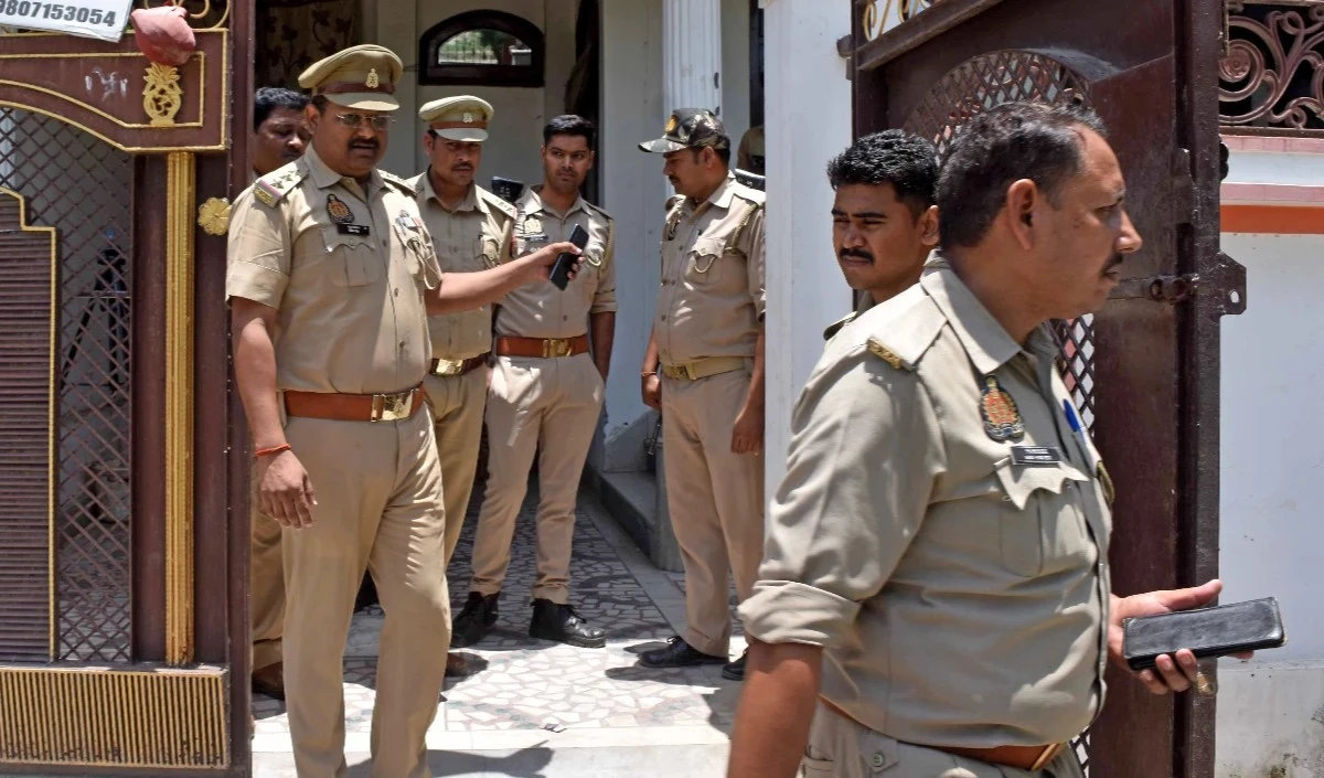 छात्रा से छेड़छाड़ के आरोप में सहायक शिक्षक गिरफ्तार