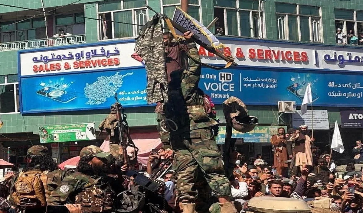 Taliban ने पाकिस्तान में घुसाए रूसी टैंक, मुनीर के सैनिकों की पैंट चौराहे पर टांगी