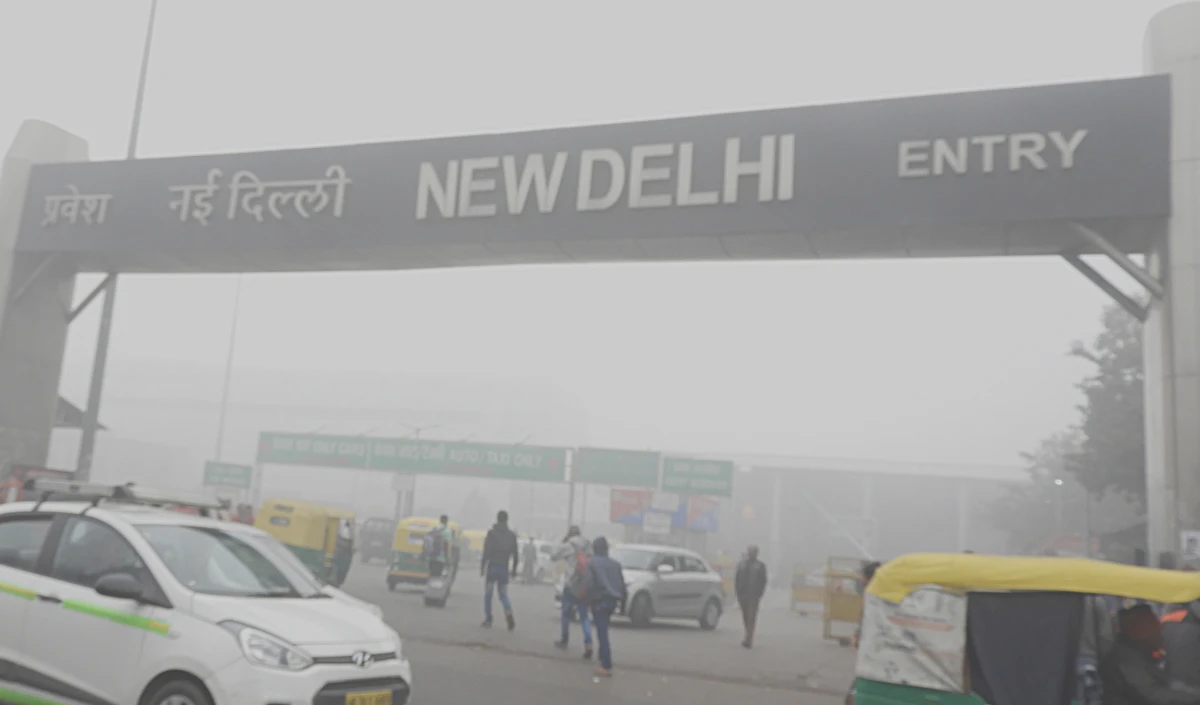दिल्ली के प्रदूषण पर पूर्व IAS ने खोला मोर्चा, अमेरिका से तुलना कर बताई भारत की सच्चाई!