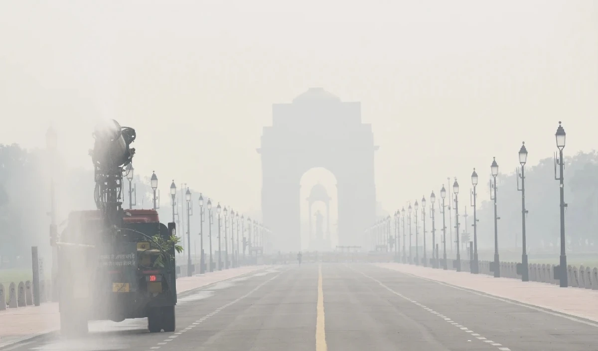 राजधानी दिल्ली में कई इलाकों में AQI 400 के पार, शहर रेड जोन में पहुंचा