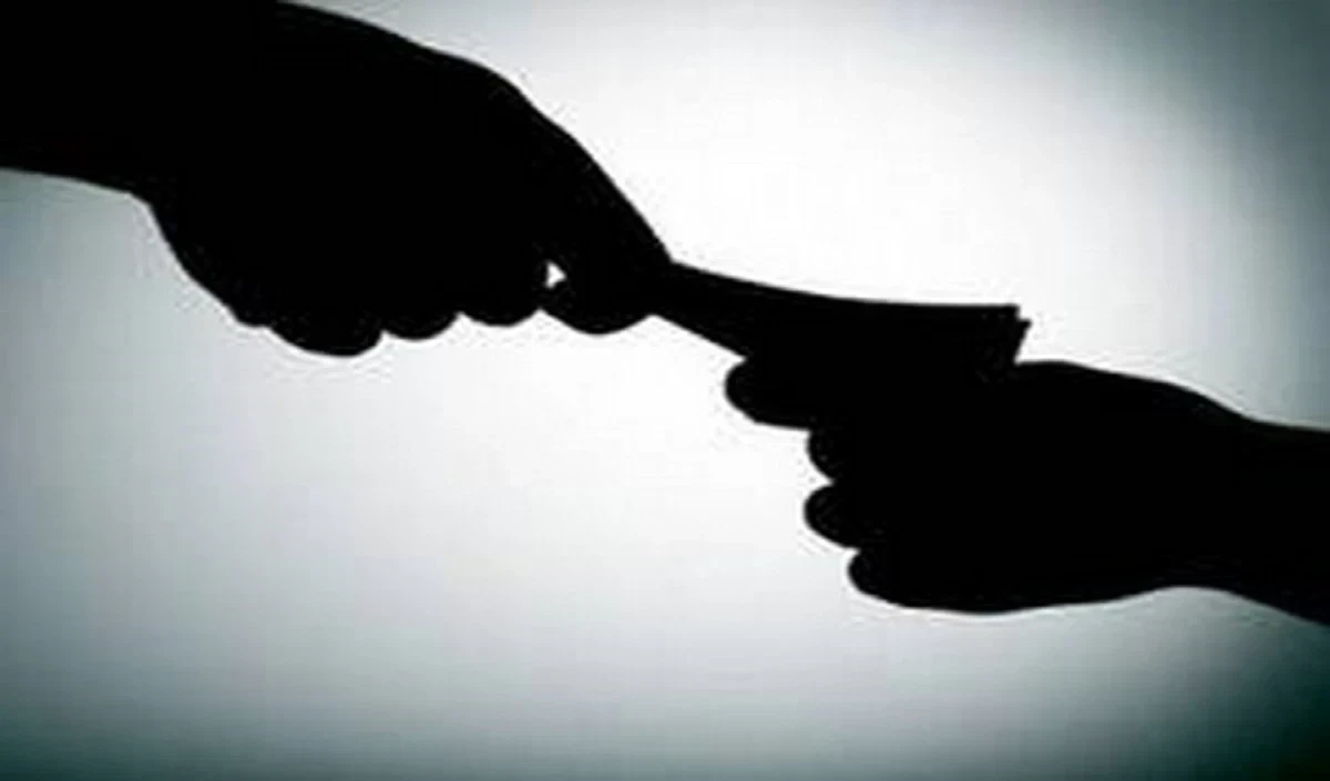 Cuttack में पुलिस अधिकारी रिश्वत लेते गिरफ्तार, 40 हजार रुपये बरामद