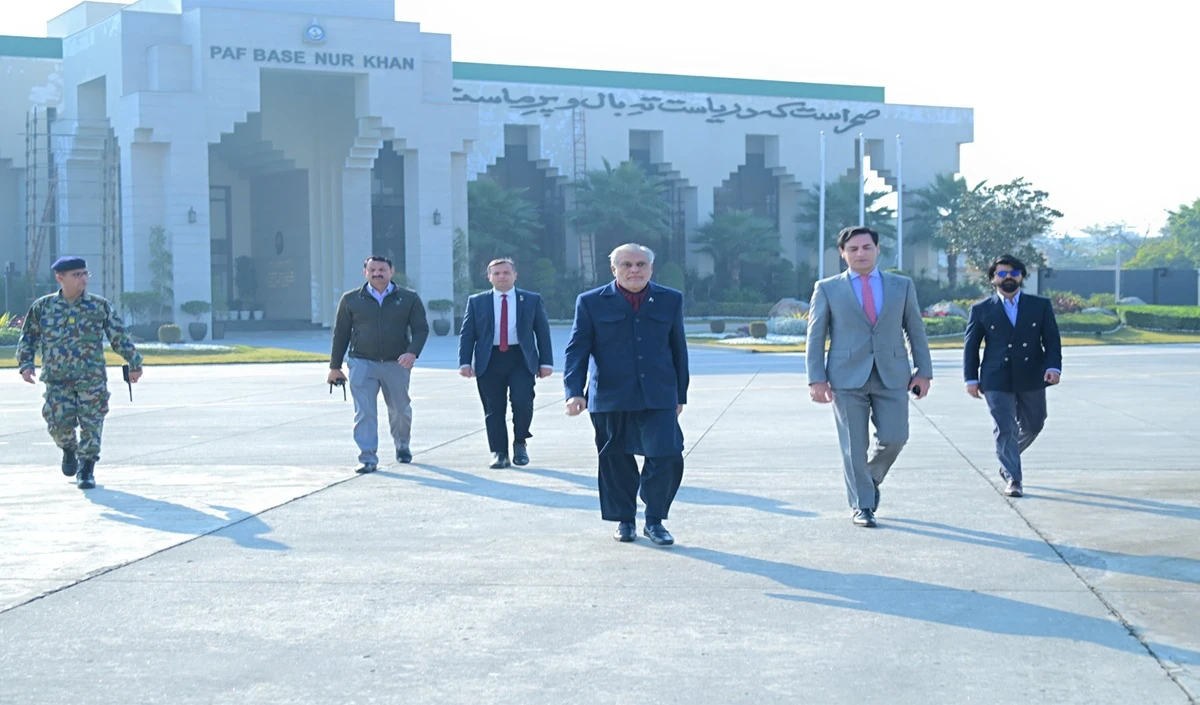 China Pakistan: पाकिस्तानी विदेश मंत्री चीन रवाना, दोनों देश रिश्तों और सहयोग की करेंगे समीक्षा