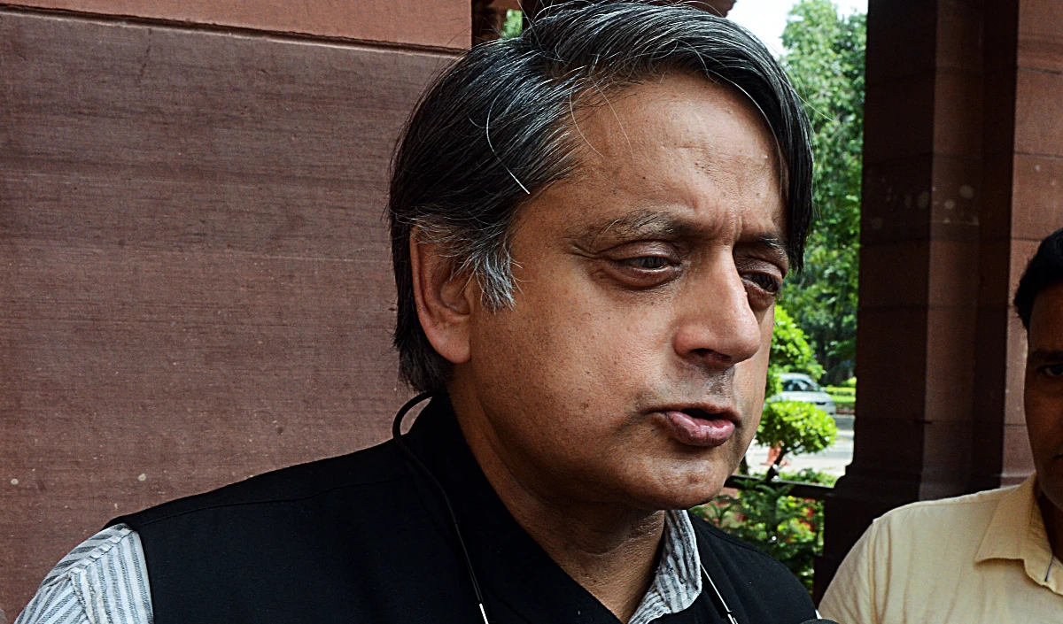 Congress में फिर बढ़ी तकरार? अहम Meeting से गायब Shashi Tharoor बोले- नेतृत्व से चर्चा करनी है