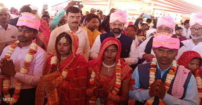 बलिया में मुख्यमंत्री सामूहिक विवाह योजना में 252 जोड़ों का बंधन, मंत्रियों ने दिया आशीर्वाद