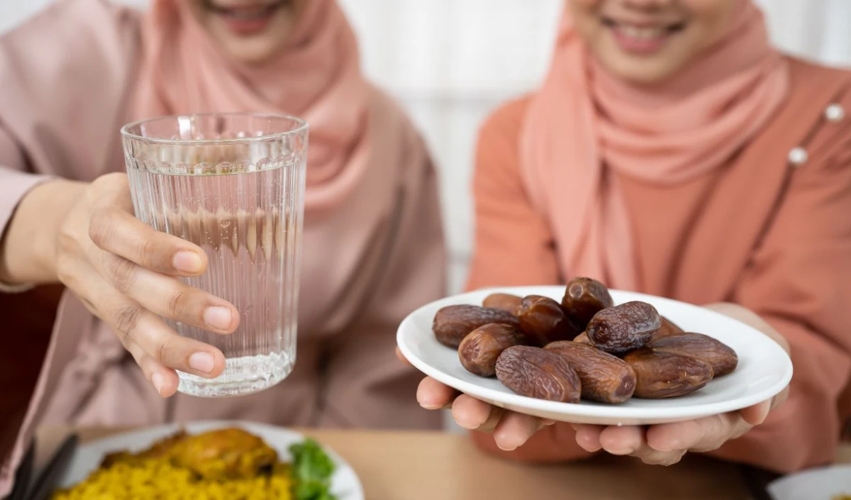 Ramadan 2026 Fasting Tips: रोजे में दिनभर High Energy के लिए अपनाएं ये Diet Plan, सिरदर्द-थकान रहेंगे दूर