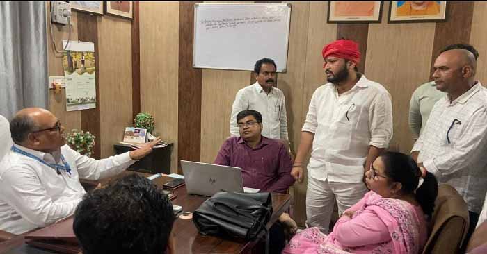Ballia-निजी अस्पताल में युवती की मौत का मामला: सीएमओ से 48 घंटे में अस्पताल सील करने की मांग