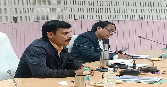 बलिया में सफाई व्यवस्था में सुधार नहीं होने पर रुकेगा वेतन, सफाईकर्मियों को चेतावनी मिली
