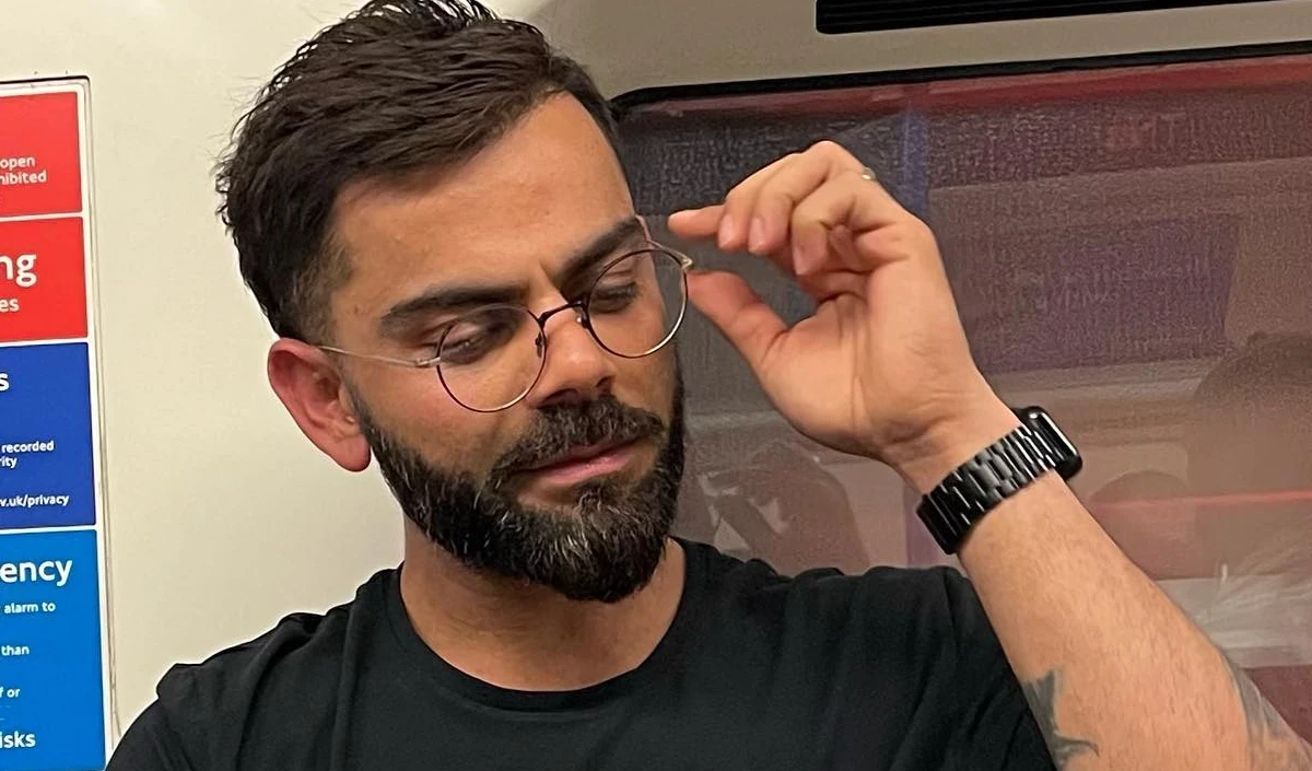 Virat Kohli ने तोड़ी अपनी चुप्पी, London के लिए Special Flight की Fake News पर दिया कड़ा रिएक्शन