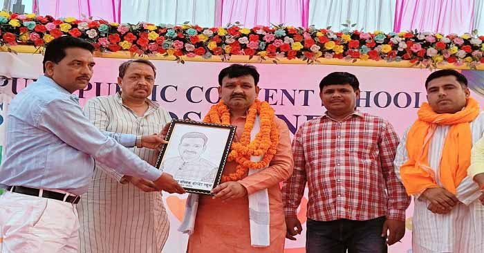 विद्यालय के वार्षिकोत्सव में शामिल हुए भाजपा जिलाध्यक्ष, बच्चों का उत्साहवर्धन किया