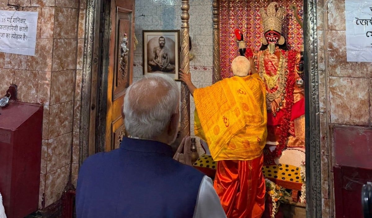 जहां चढ़ता है Non-Veg प्रसाद, उस ऐतिहासिक कालीबाड़ी मंदिर में PM Modi ने क्यों की विशेष पूजा?