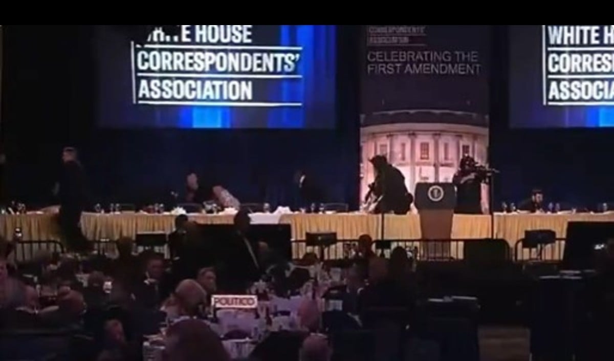 White House Dinner में Security में बड़ी चूक, हथियार लेकर घुसा शख्स, Washington में हड़कंप