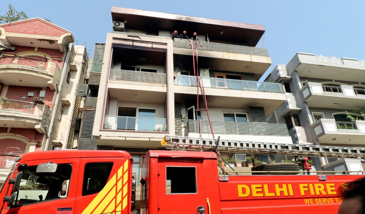 Vivek Vihar Fire Tragedy: सुरक्षा ही बनी 9 लोगों का काल, ग्रिल और बंद ताले ने बनाया इमारत को मौत का चैंबर