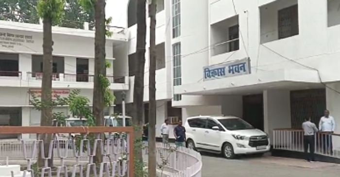 Ballia-पद की जिम्मेदारियां और उच्चाधिकारियों के आदेश की अवहेलना पर ग्राम पंचायत अधिकारी निलंबित