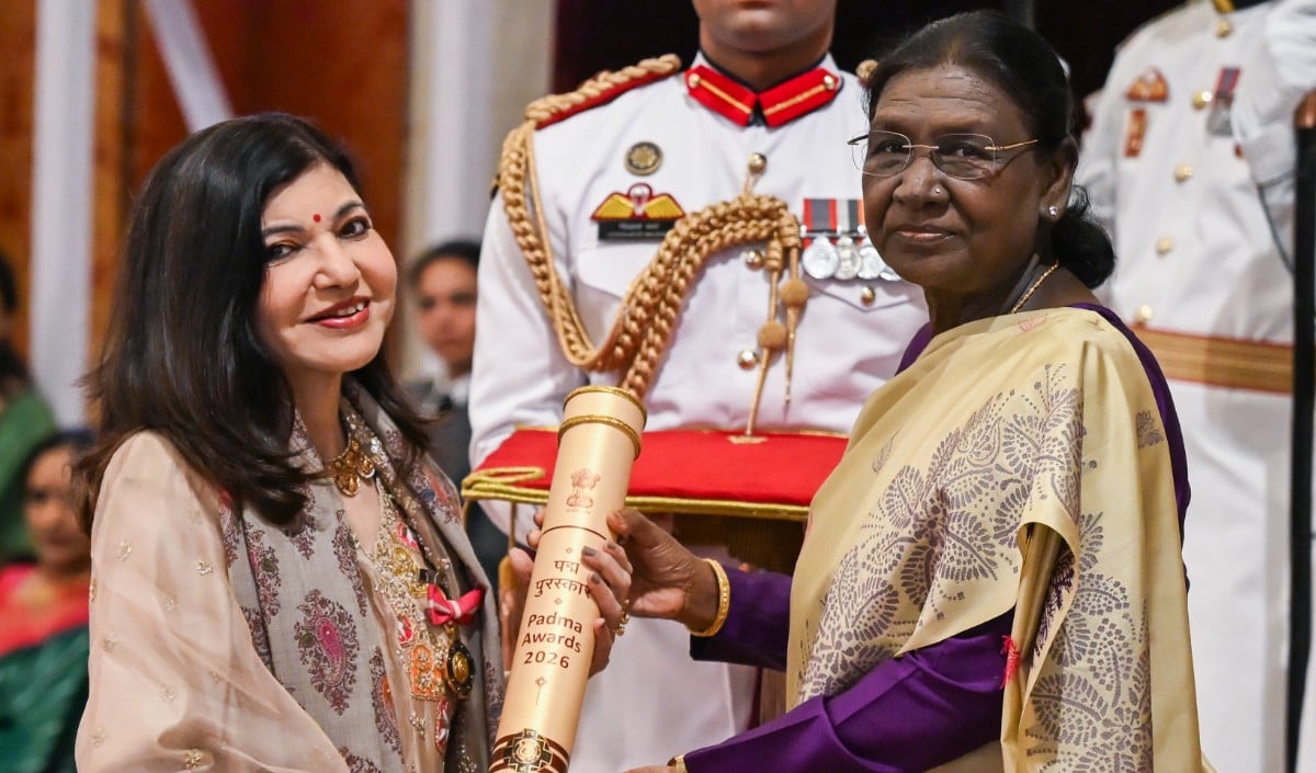 Padma Award Ceremony के बाद छलका Alka Yagnik का दर्द, दुर्लभ बीमारी पर बोलीं- ‘लाइमलाइट से दूर थी, अब धीरे-धीरे वापसी कर रही हूँ’