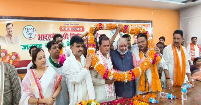 Ballia-भाजपा के नवनियुक्त क्षेत्रीय अध्यक्ष विनोद राय का भव्य स्वागत, बड़ी संख्या में नेता कार्यकर्ता रहे मौजूद