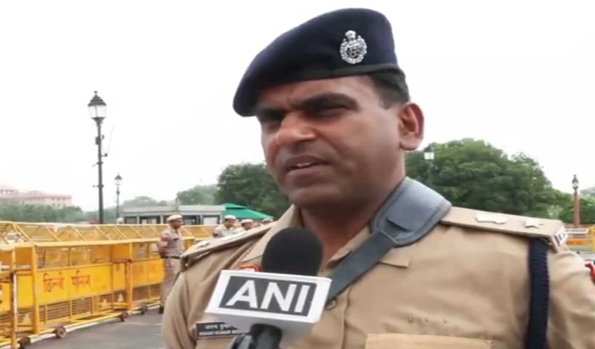 Jantar Mantar Violence: 120 पुलिसकर्मी घायल, DCP Anand Mishra बोले- जांच के लिए SIT गठित
