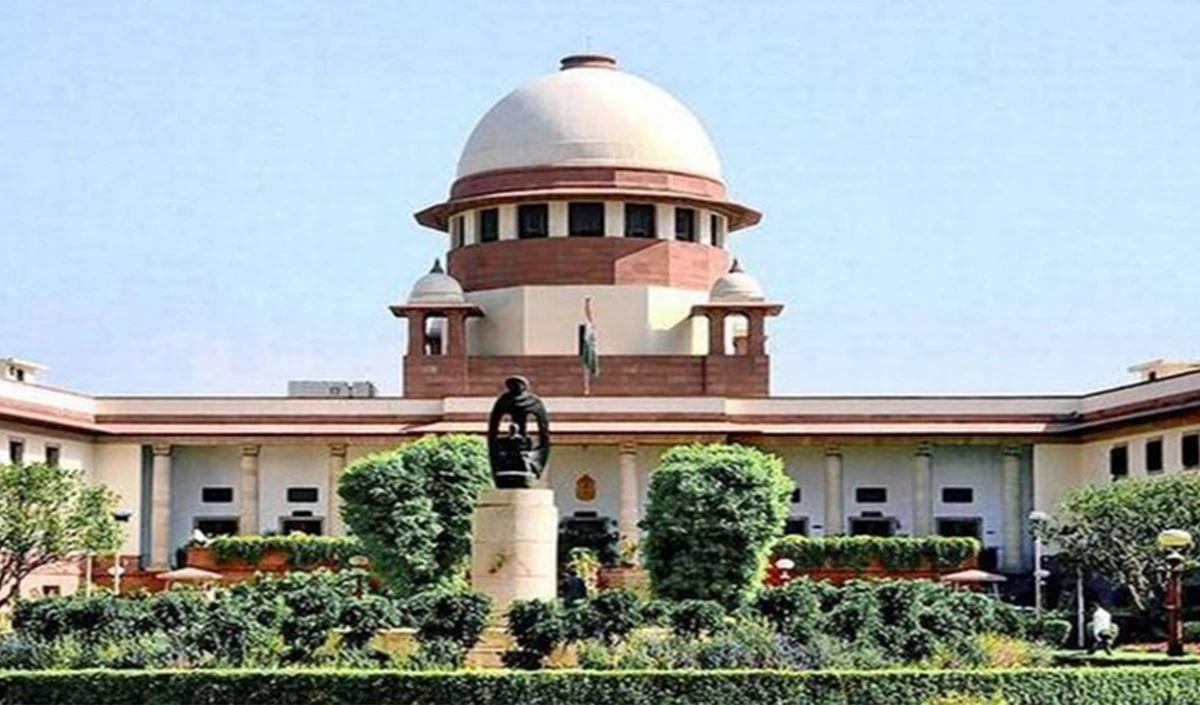 अवैध इमारतों पर SC का चाबुक, MCD अफसरों से पूछा- सिर्फ Builder क्यों, अपने अधिकारियों पर क्या एक्शन?