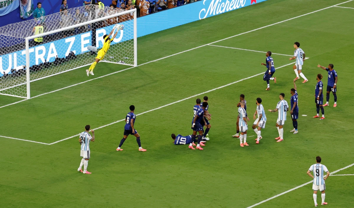 World Cup में Messi की Argentina के छुड़ाए पसीने, हार के बाद भी हीरो बना Goalkeeper Vozinha