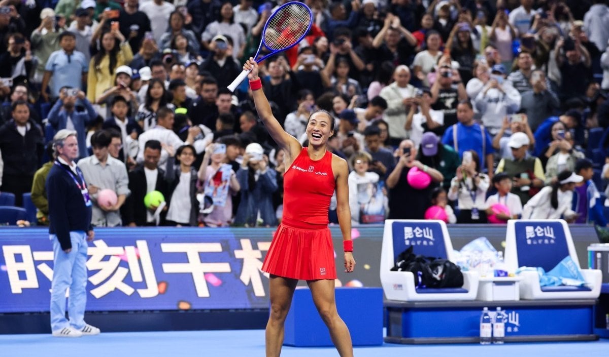 China Open जीतकर Zheng Qinwen कंधे की चोट के कारण Wuhan Open से बाहर हुईं